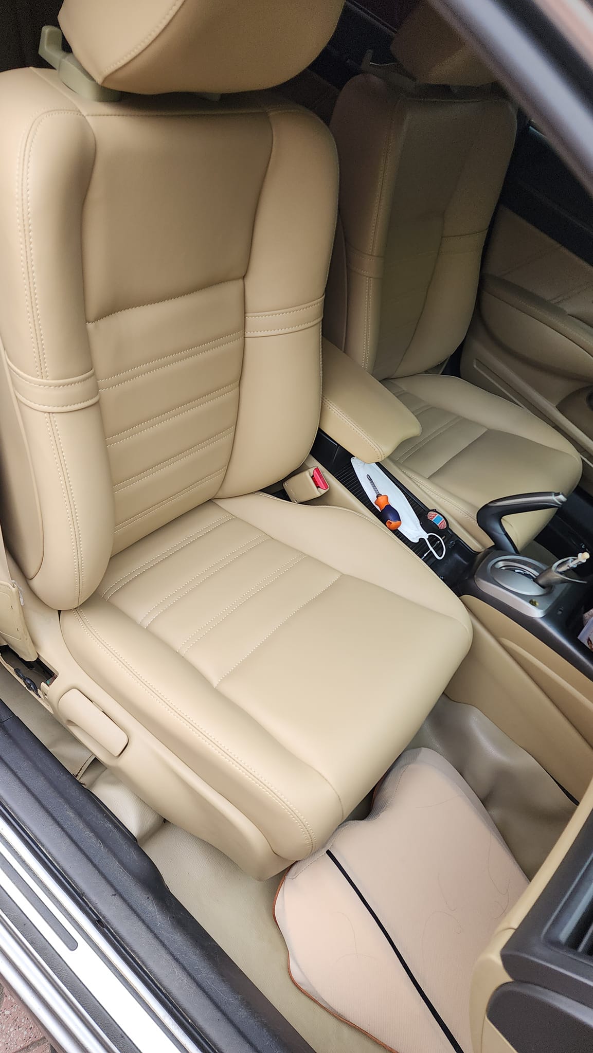 MAY/BỌC GHẾ DA Ô TÔ