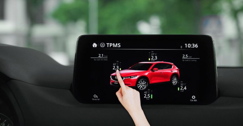 Người dùng có thể tương tác giao diện J43 trên màn zin Mazda qua cảm ứng trực tiếp