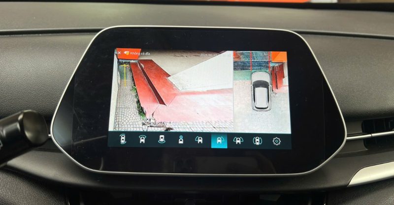 Camera 360 độ Ellicam V6VF5 hiển thị full màn hình và có thể ghi hình như camera hành trình