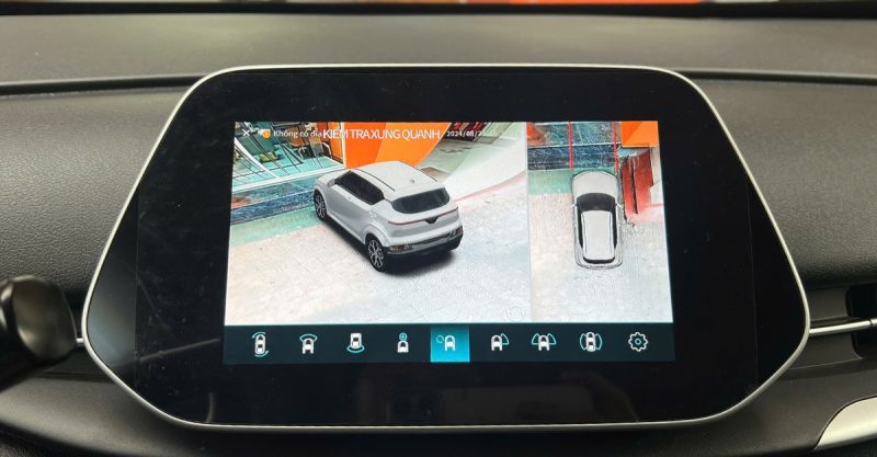 V6VF5 có hỗ trợ vạch đánh lái giúp chủ nhân căn chỉnh đánh lái xe dễ dàng và chính xác